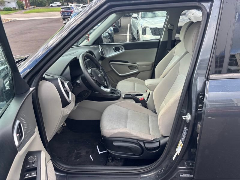 Used 2024 Kia Soul LX w/ Option Group 015 FWD image 9