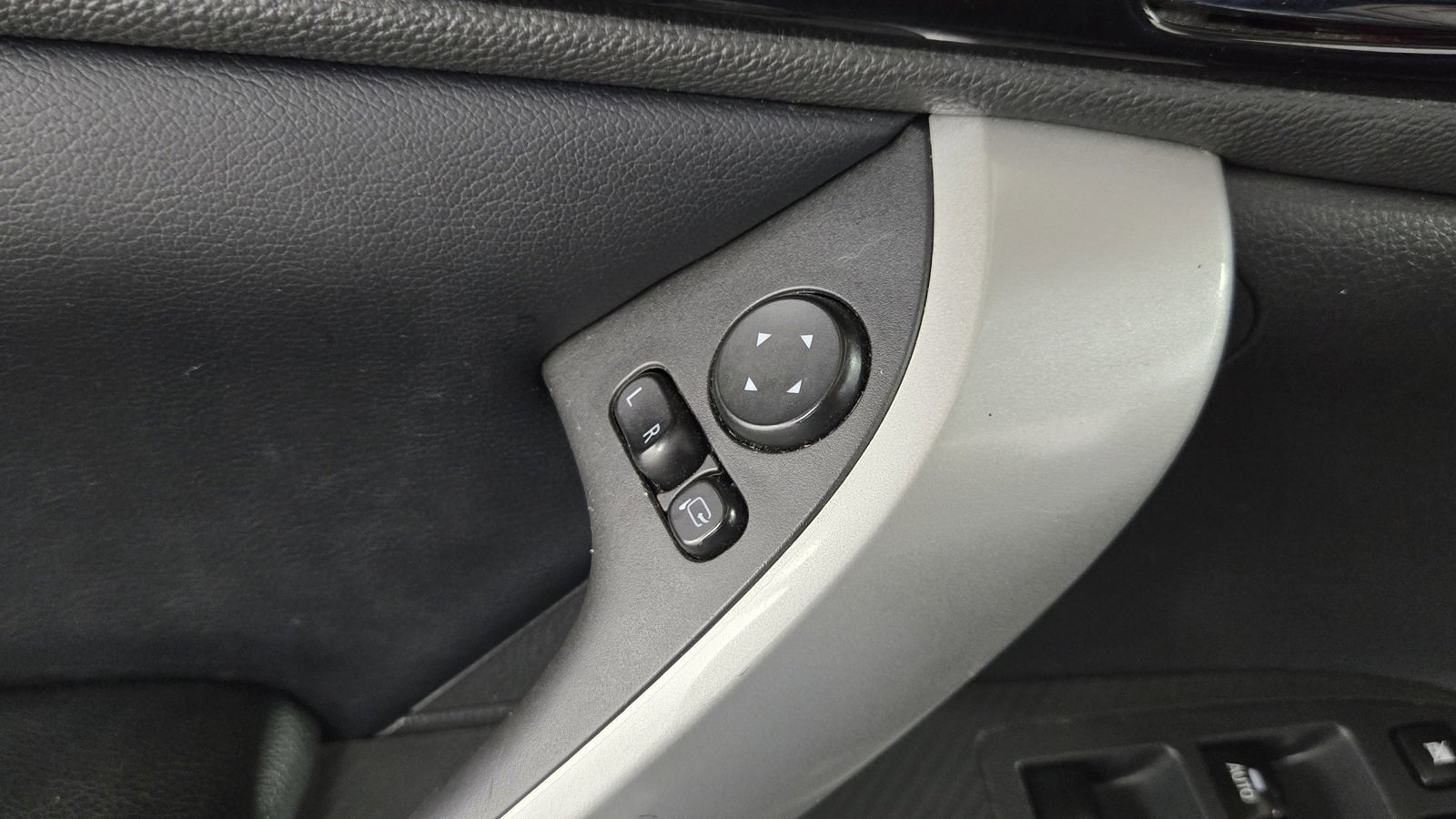 Used 2023 Mitsubishi Eclipse Cross SE image 23