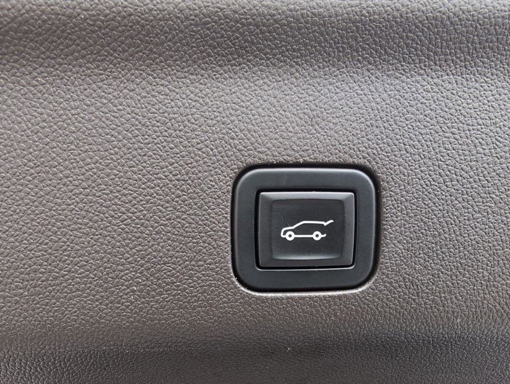 Used 2021 GMC Yukon Denali w/ Denali Premium Package AWD/4WD image 12