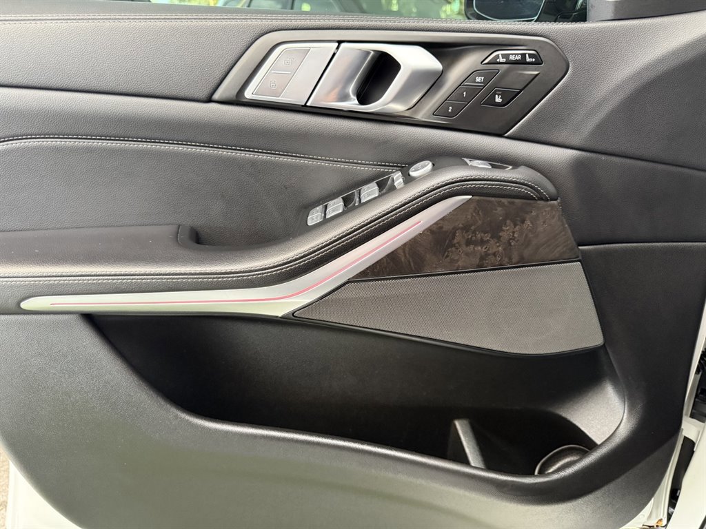 Used 2020 BMW X7 M50i w/ Executive Package image 35