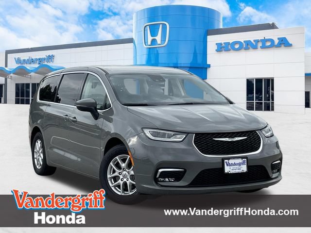 Used 2023 Chrysler Pacifica Touring-L