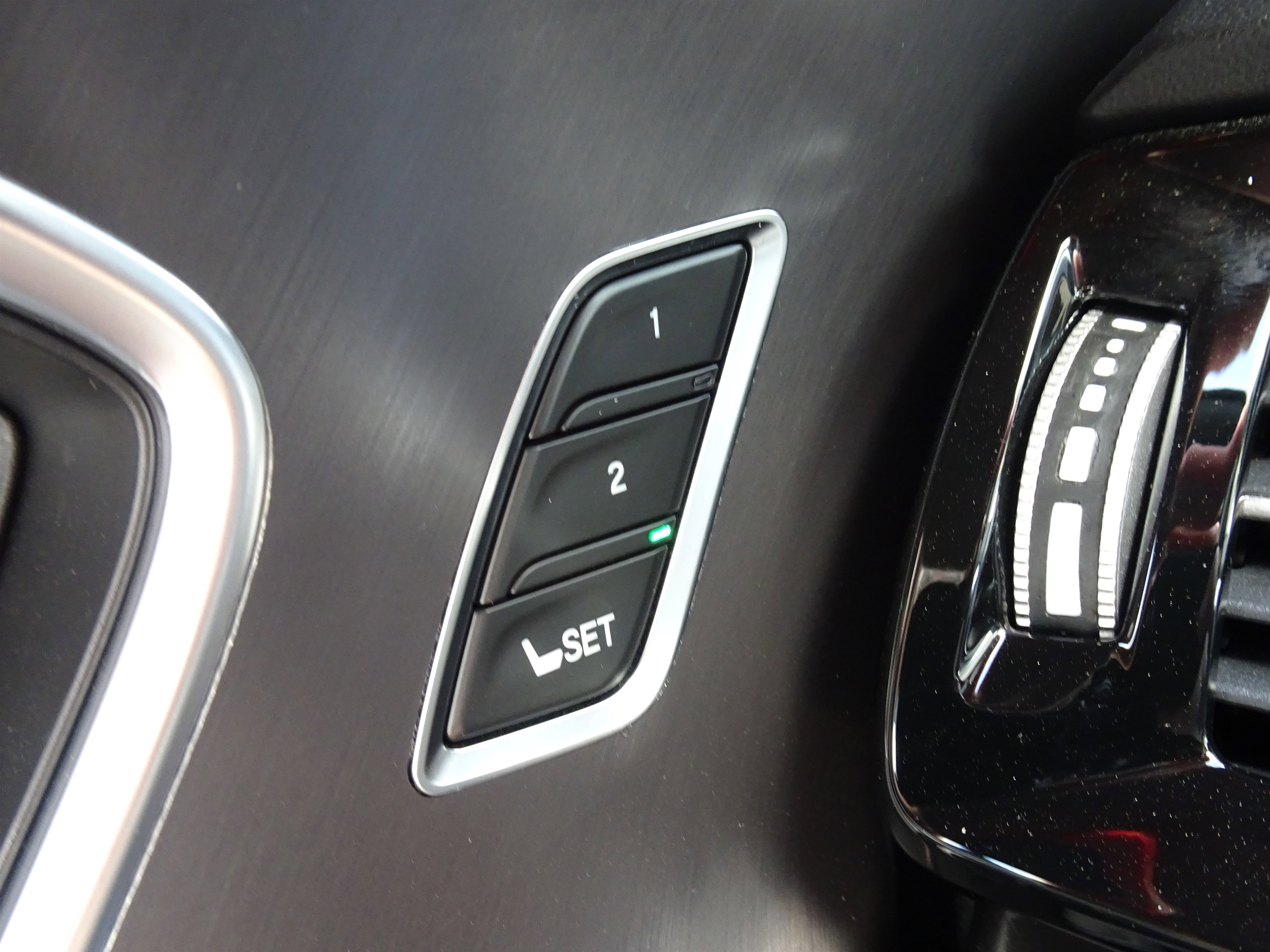 Used 2025 Acura RDX SH-AWD image 26