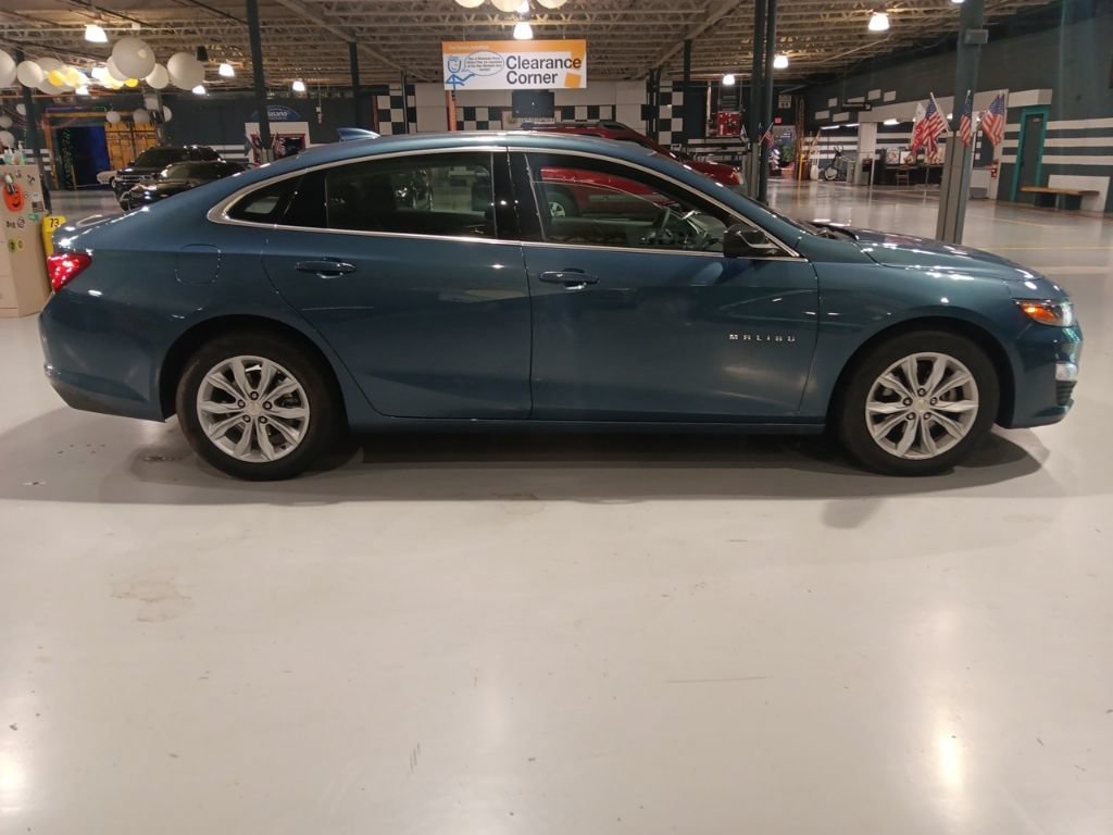 Used 2025 Chevrolet Malibu LT FWD image 5
