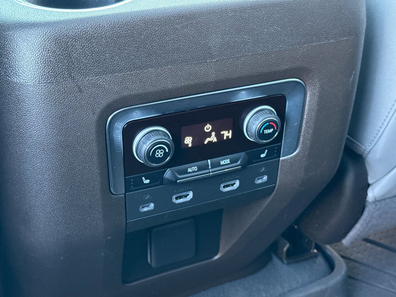 Used 2023 Chevrolet Suburban Z71 w/ Luxury Package image 13