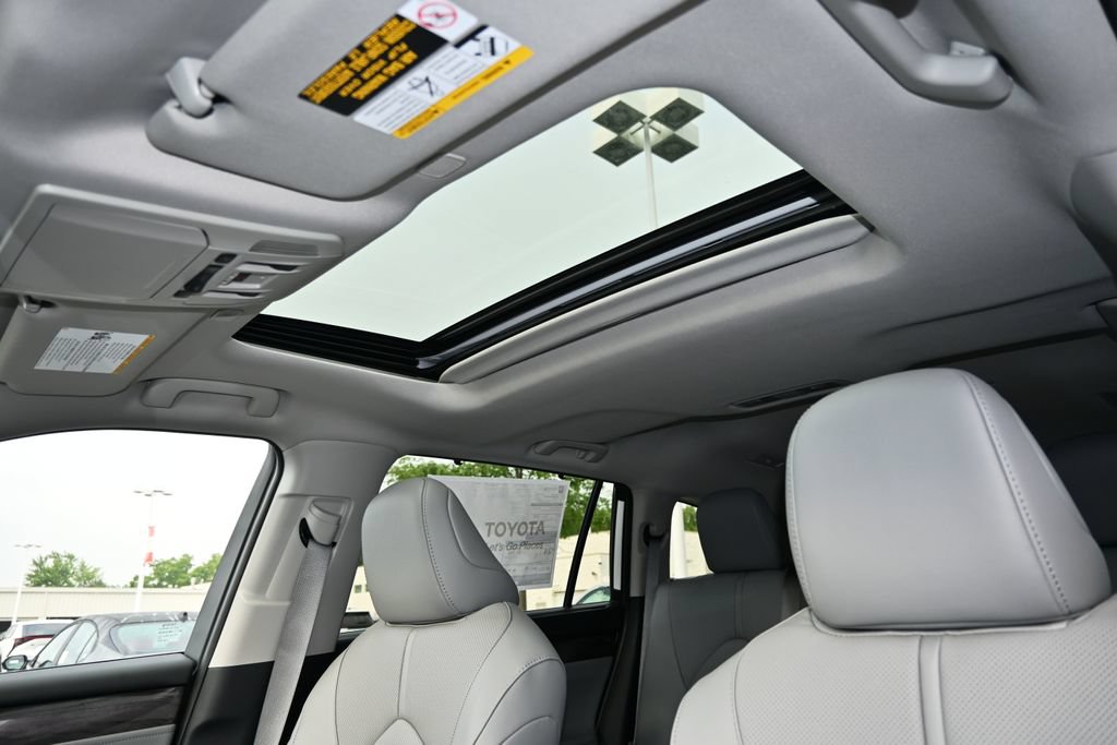 New 2026 Toyota Highlander Limited AWD/4WD image 14