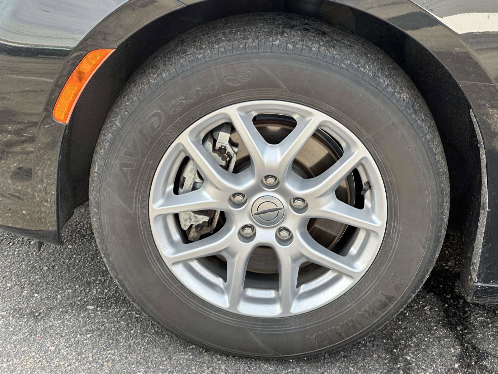 Used 2023 Chrysler Pacifica Touring-L image 9