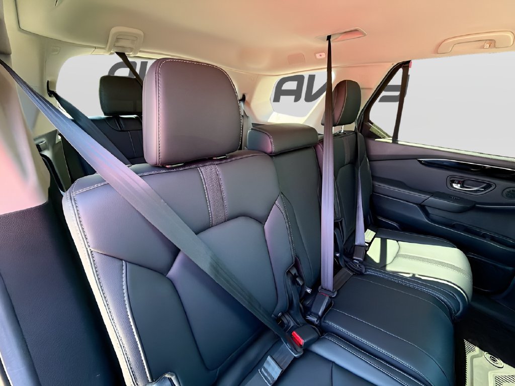 Used 2025 Honda Pilot EX-L image 27