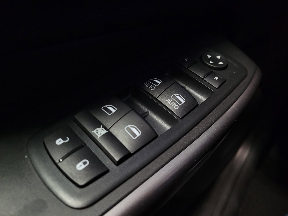 Used 2021 Jeep Cherokee Latitude Lux FWD image 27