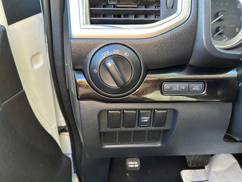 Used 2017 Nissan Titan SV RWD image 17