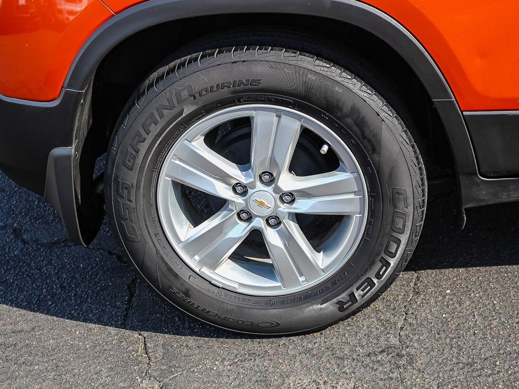 Used 2015 Chevrolet Trax LT w/ LT Sun and Sound Package image 11