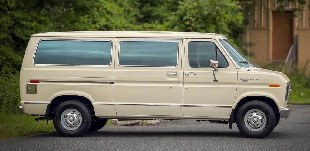 Used 1990 Ford E-150 and Econoline 150 RWD image 7