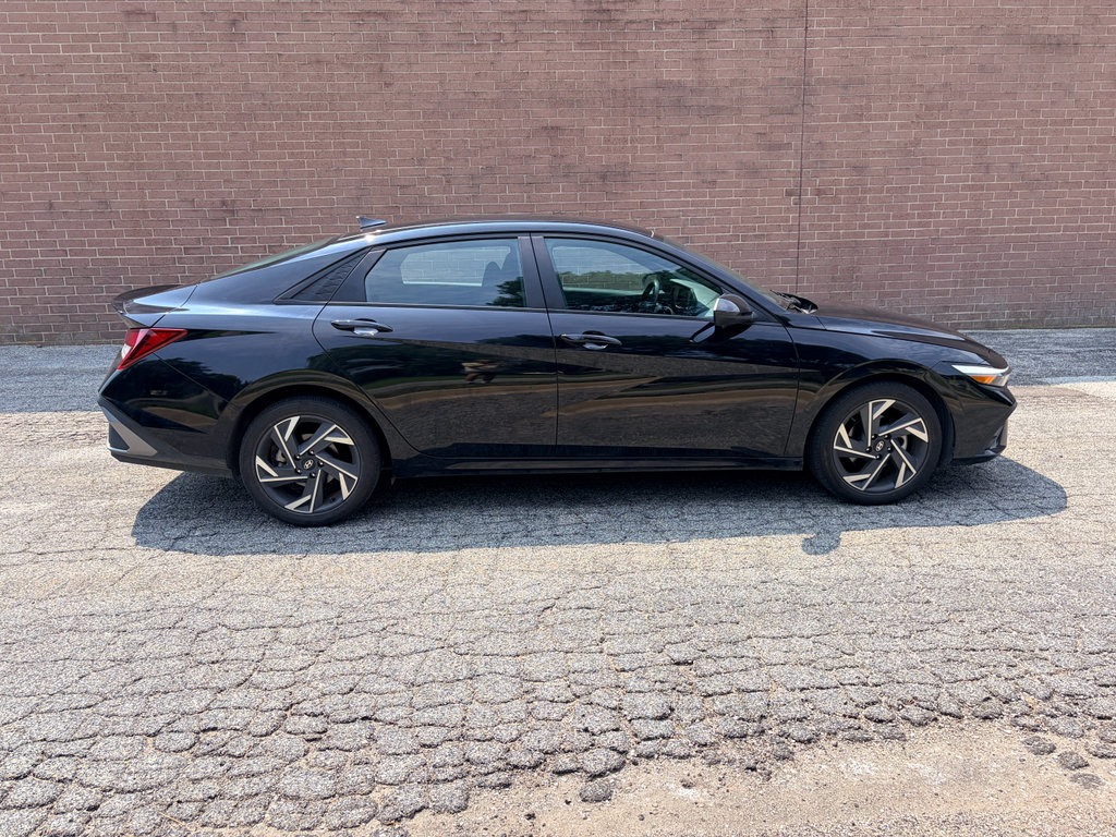 Used 2025 Hyundai Elantra Sport FWD image 6