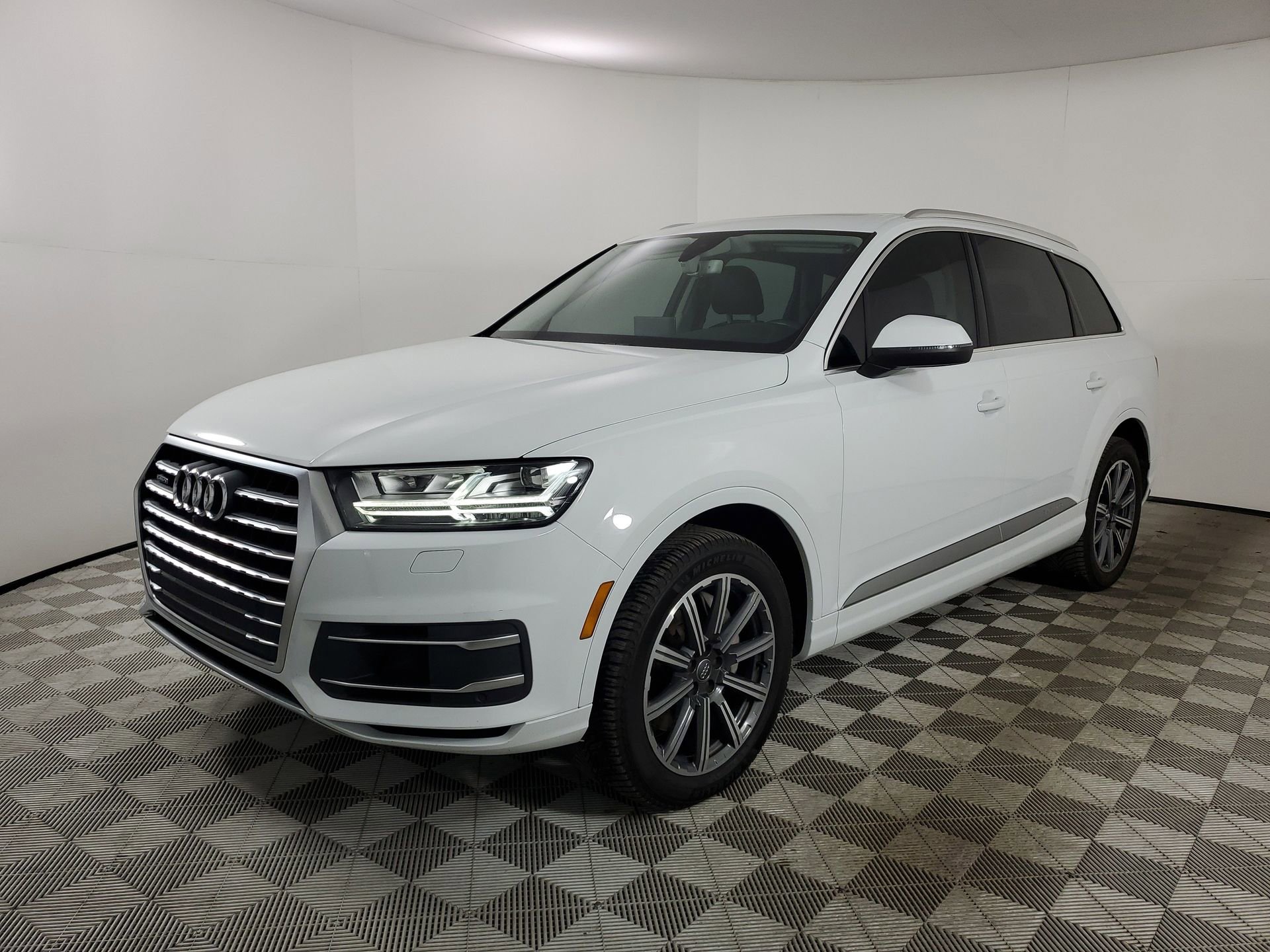 Used 2017 Audi Q7 3.0T Premium Plus image 4