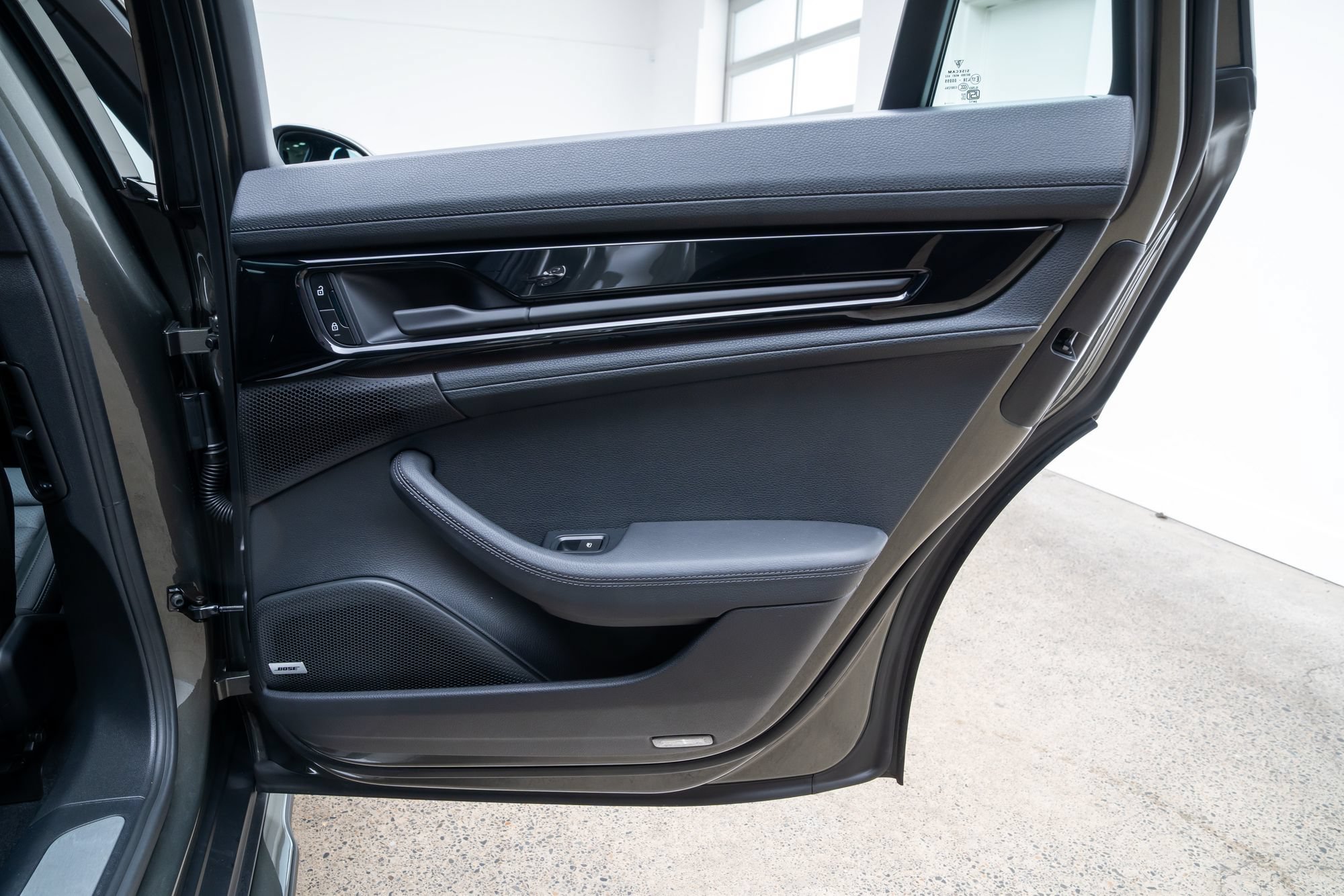 Used 2024 Porsche Panamera RWD image 27