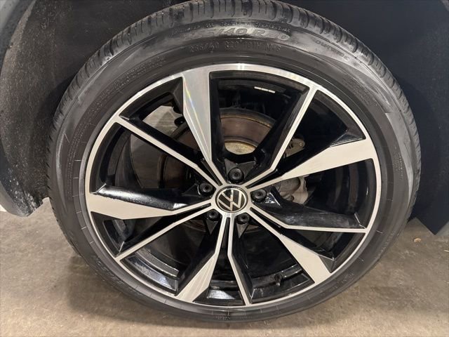Used 2024 Volkswagen Tiguan SEL R-Line image 28