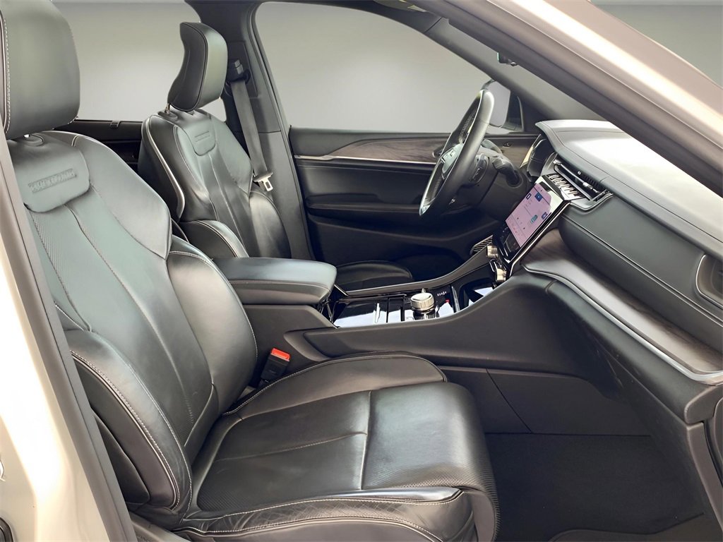 Used 2022 Jeep Grand Cherokee Overland w/ Luxury Tech Group IV image 33