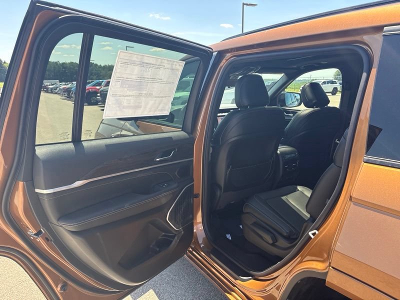 New 2026 Jeep Grand Cherokee L Limited AWD/4WD image 12