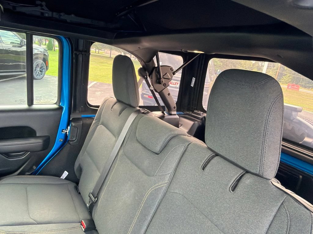 Used 2025 Jeep Wrangler Unlimited Sport AWD/4WD image 18