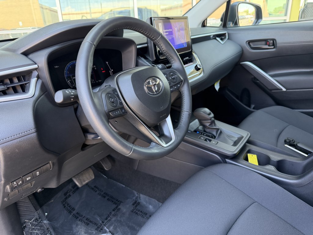Used 2026 Toyota Corolla Cross LE FWD image 30