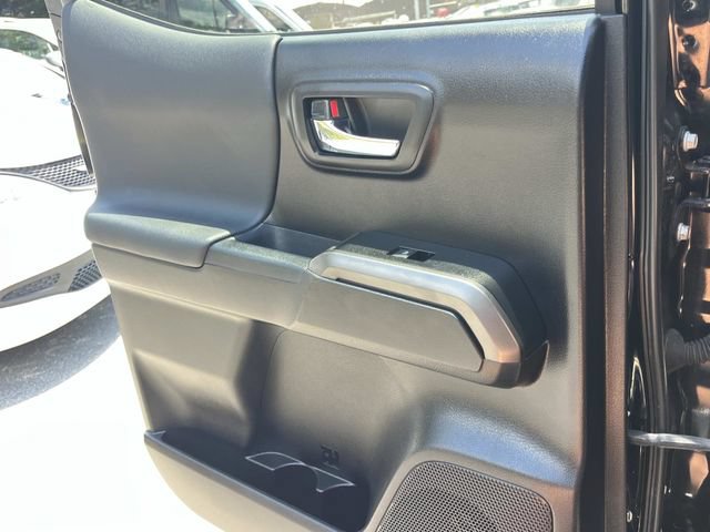 Used 2020 Toyota Tacoma TRD Off-Road w/ TRD Premium Off Road Package AWD/4WD image 21