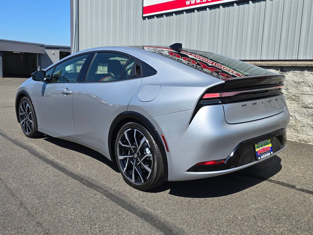 New 2027 Toyota Prius Plug-In Hybrid FWD image 8
