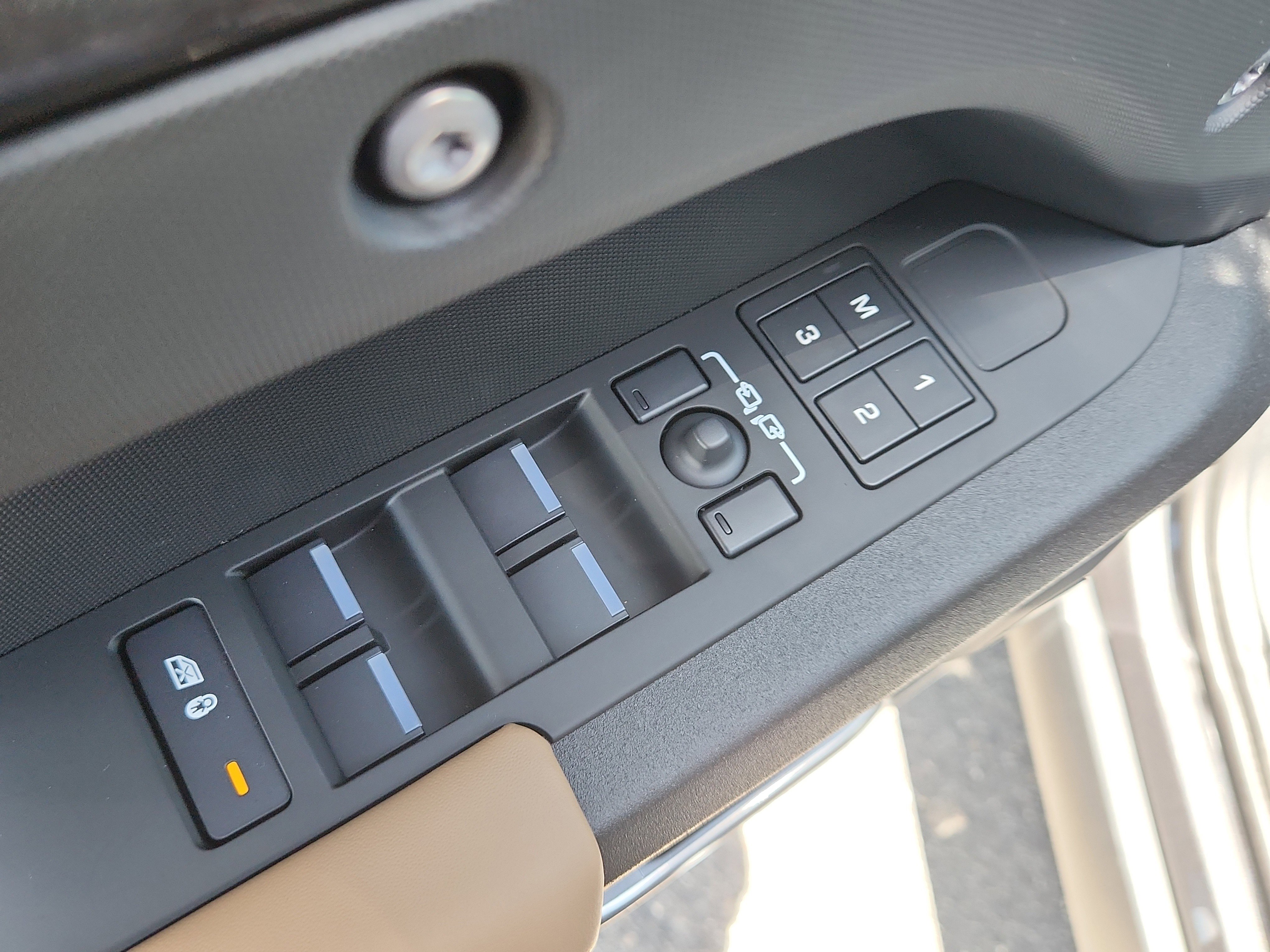 New 2025 Land Rover Defender 110 V8 image 9