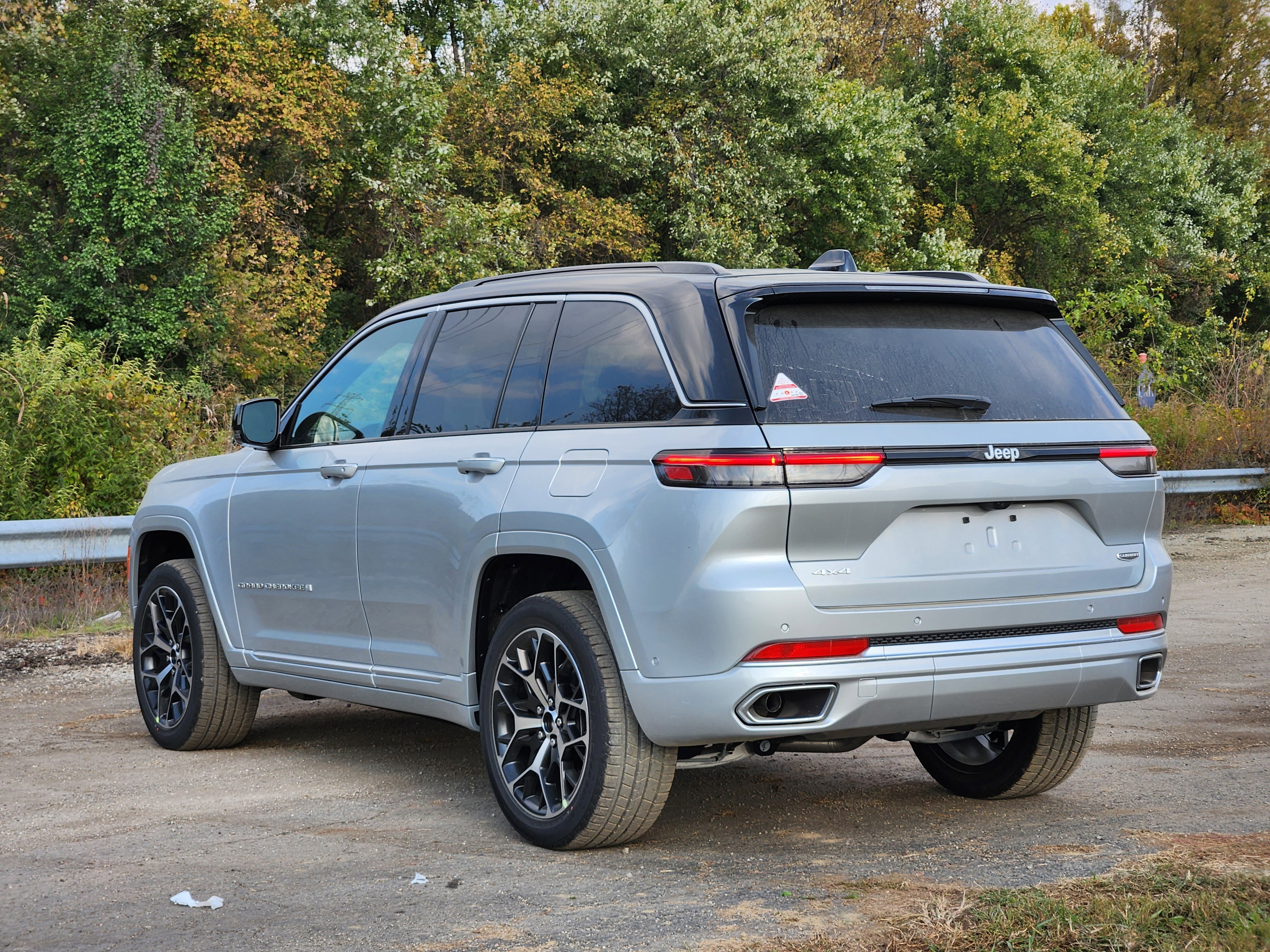 New 2025 Jeep Grand Cherokee Summit AWD/4WD image 2