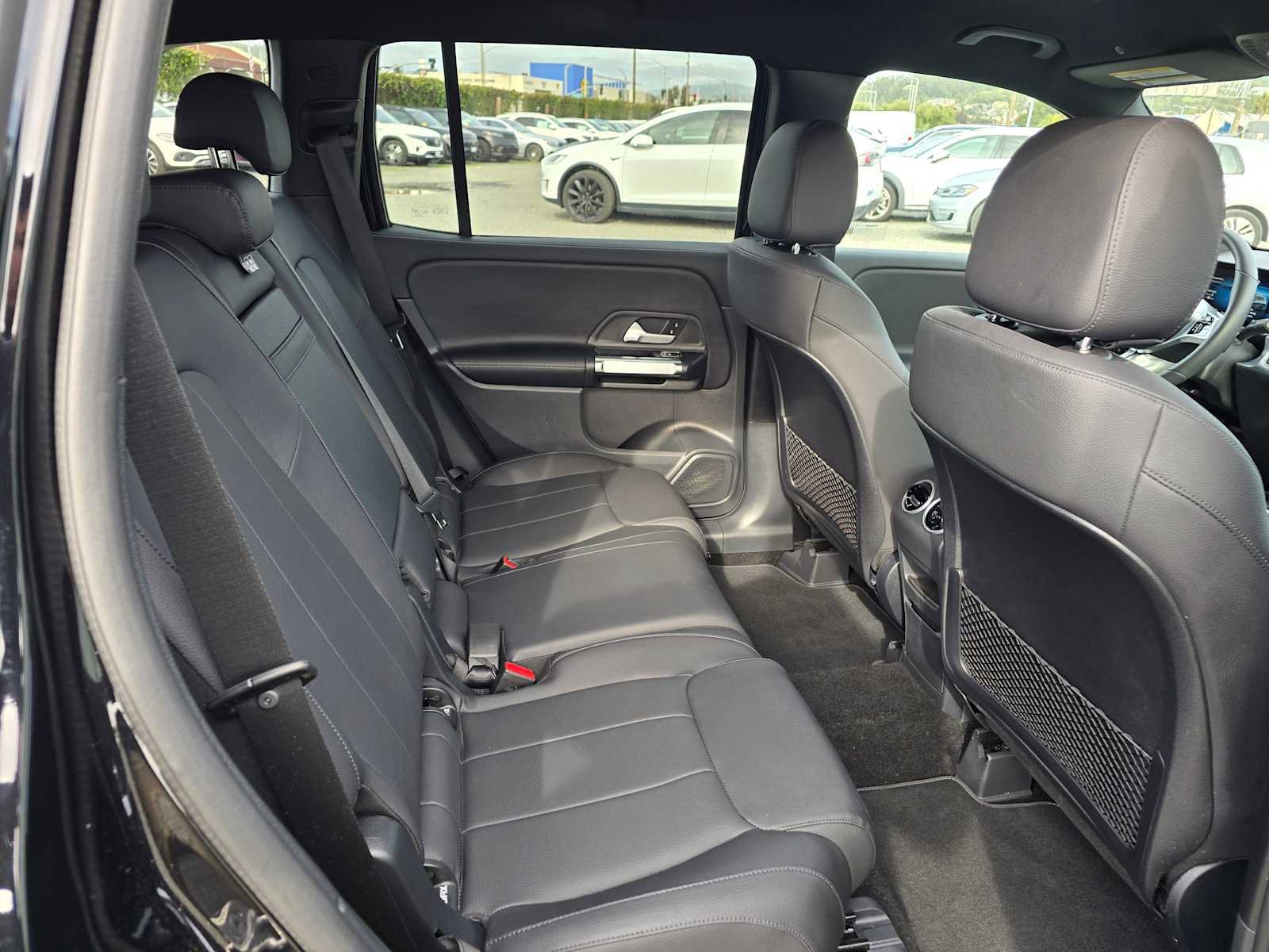 Used 2025 Mercedes-Benz GLB 250 4MATIC image 13