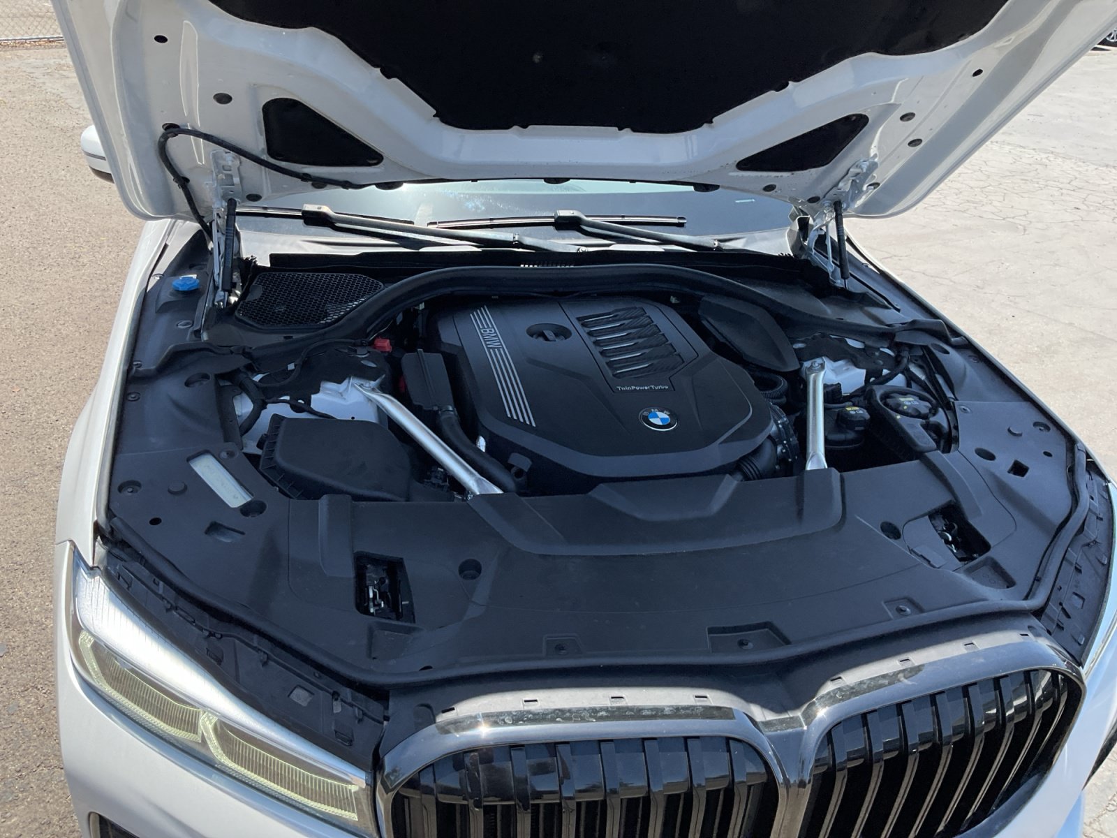 Used 2022 BMW 740i w/ M Sport Package RWD image 22