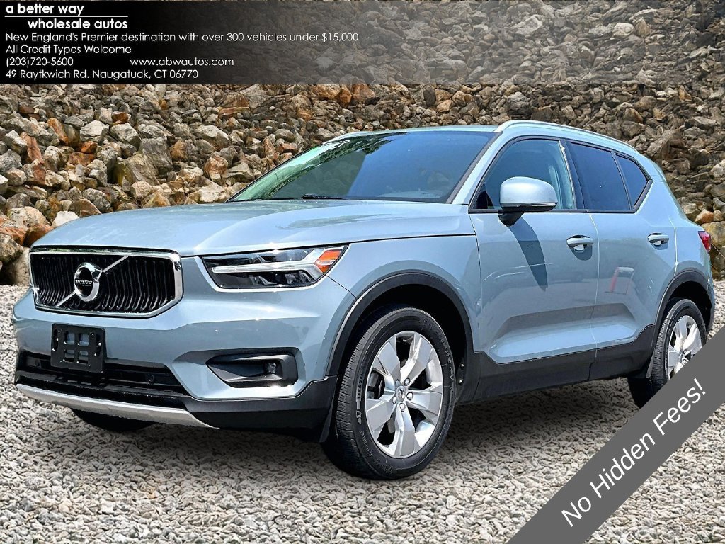 Used 2021 Volvo XC40 T4 Momentum FWD image 1