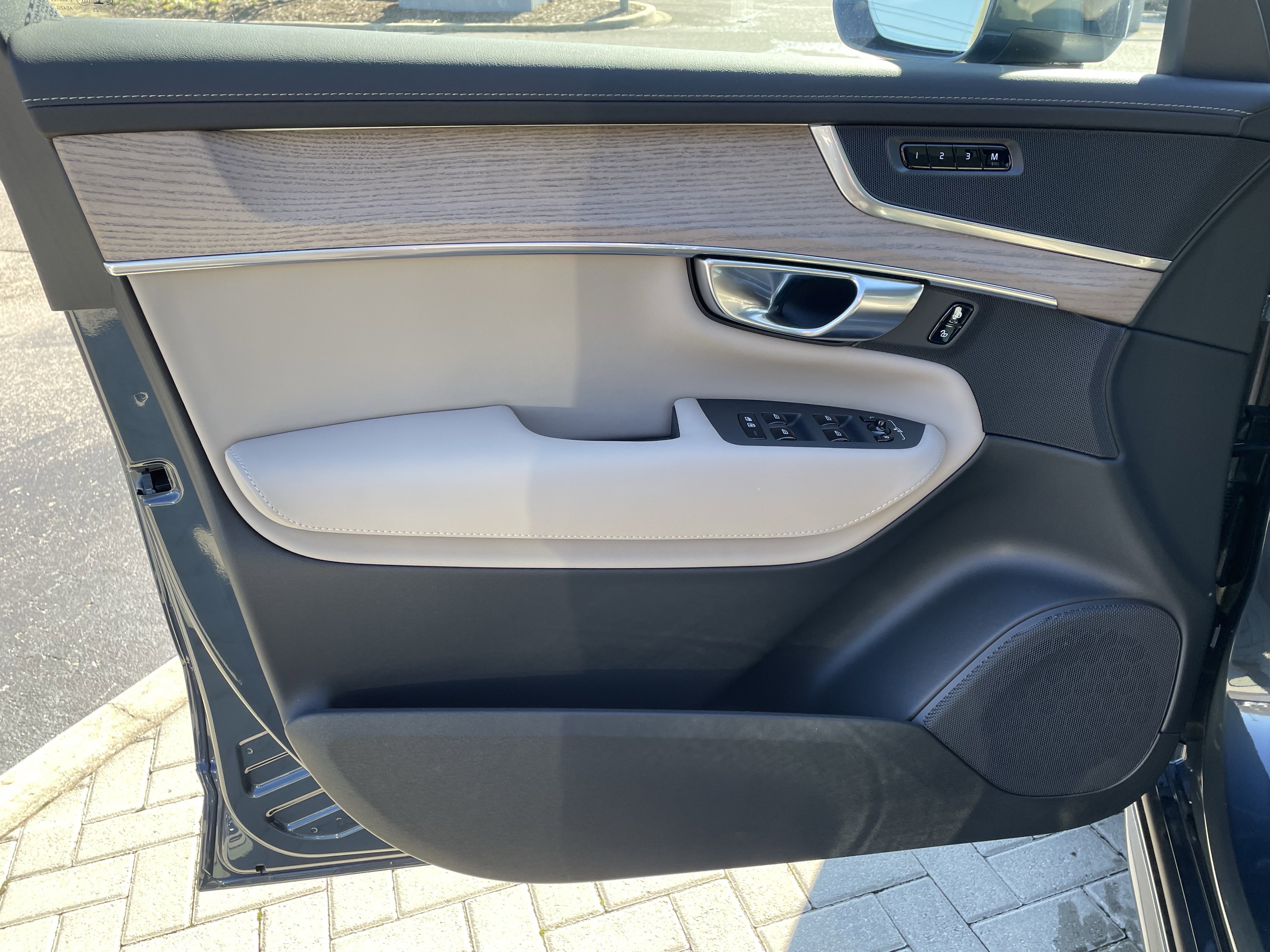 New 2026 Volvo XC90 B6 Core image 14