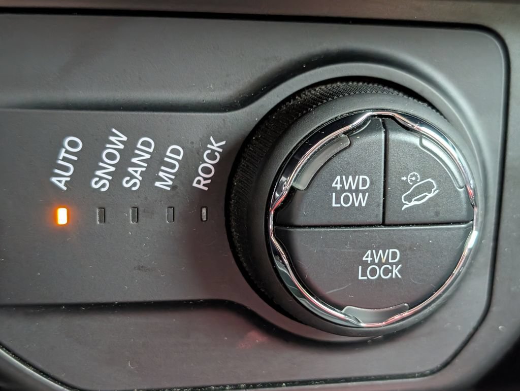 Used 2019 Jeep Renegade Trailhawk AWD/4WD image 28