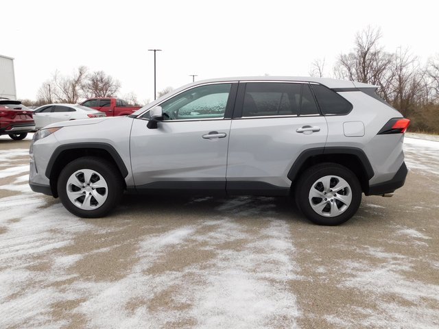 Used 2022 Toyota RAV4 LE image 6