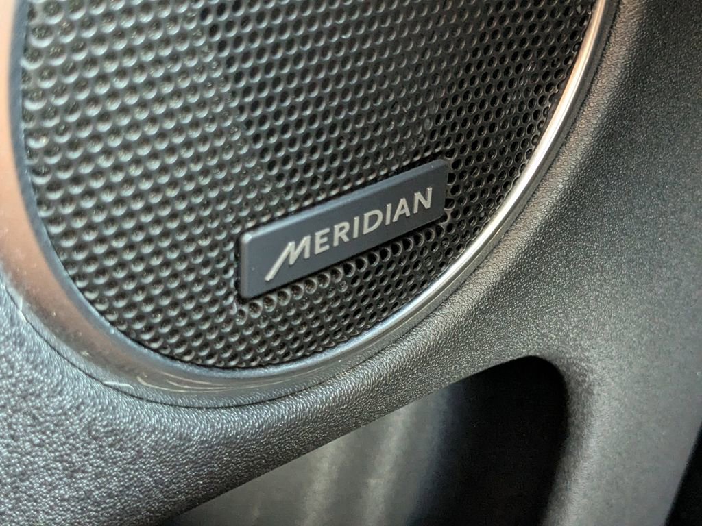 Used 2020 Land Rover Discovery Sport SE image 24