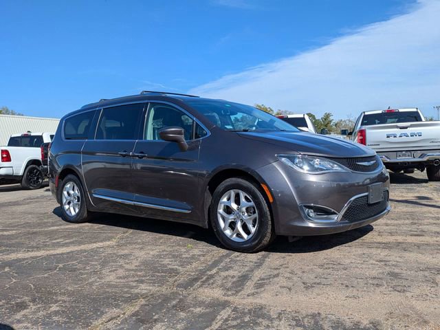 Used 2020 Chrysler Pacifica Touring-L w/ Tire & Wheel Group image 2