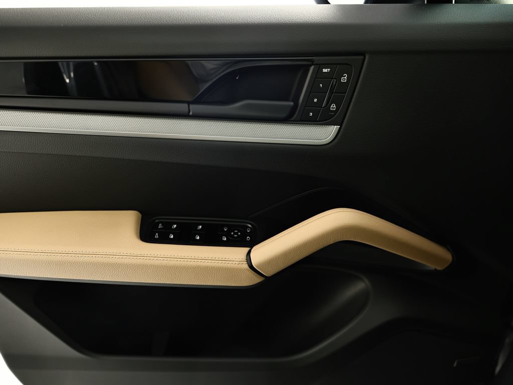 New 2026 Porsche Cayenne S AWD/4WD image 18