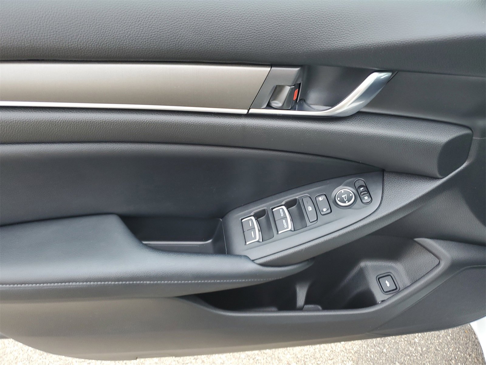 Used 2018 Honda Accord LX image 18