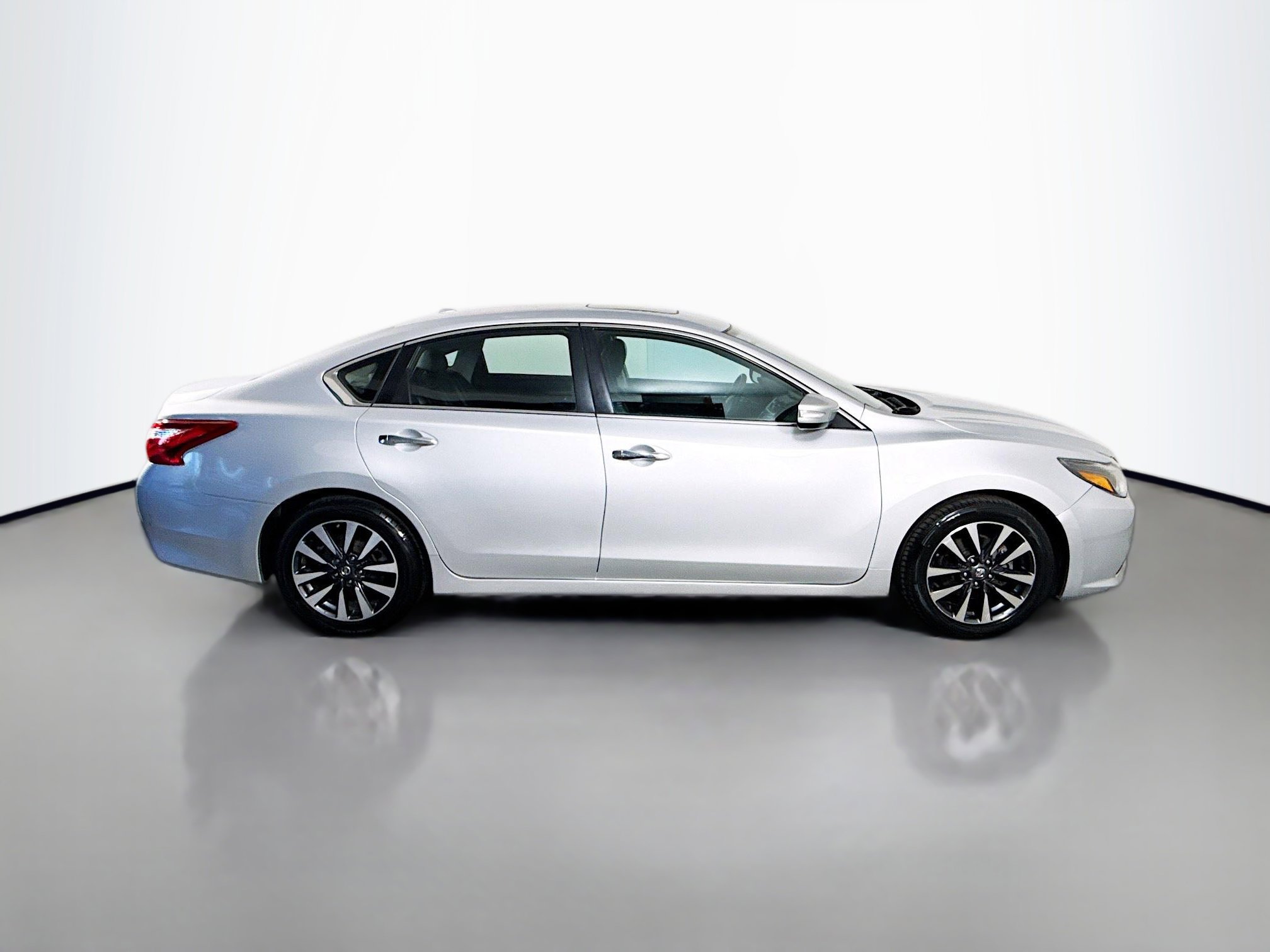 Used 2016 Nissan Altima 2.5 SL w/ 2.5 Technology w/LED Package image 11