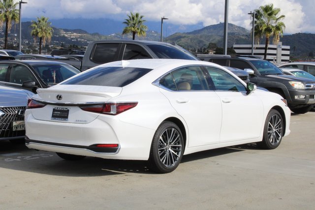 Certified 2025 Lexus ES 300h w/ Premium Package image 21