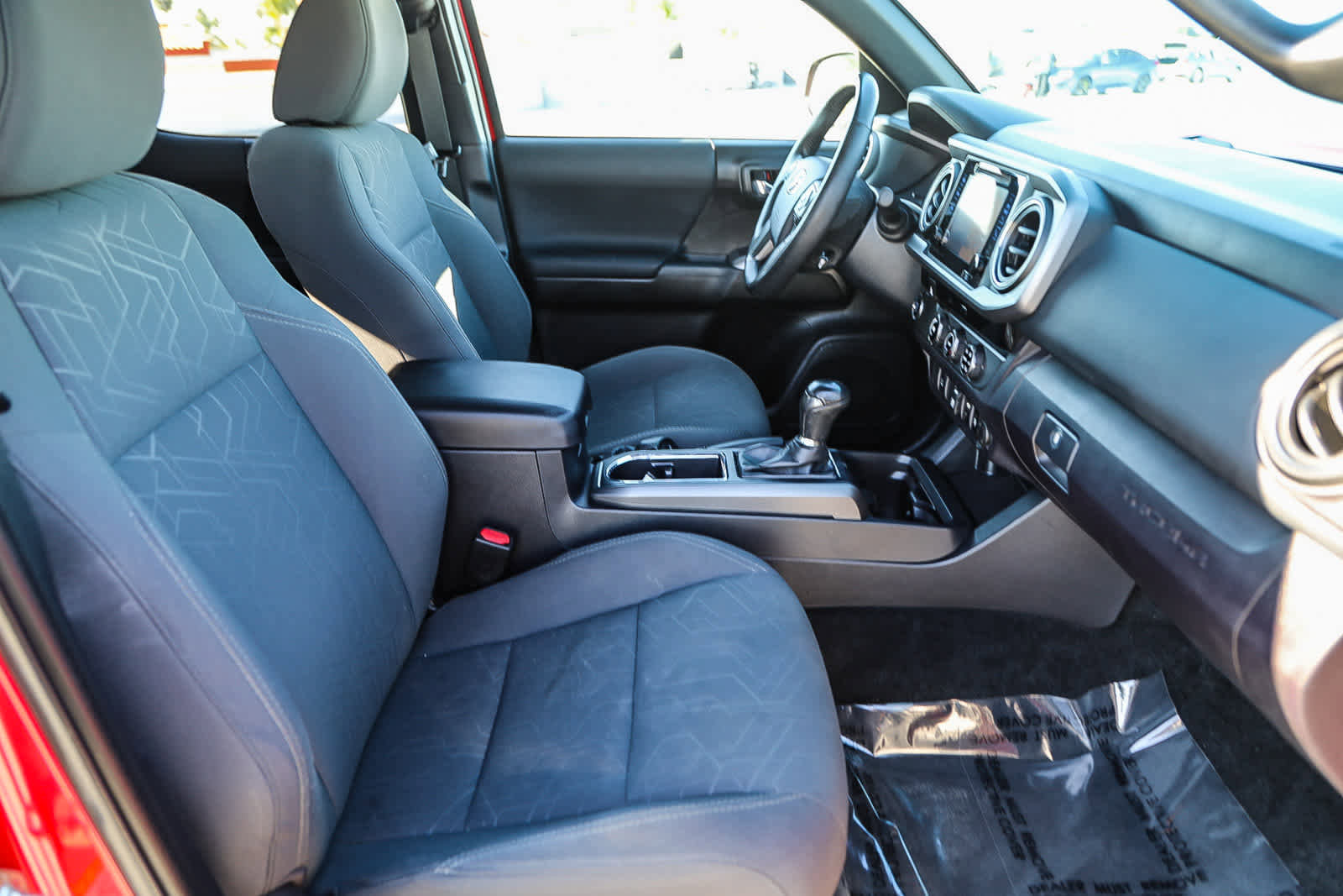 Used 2018 Toyota Tacoma TRD Sport image 17