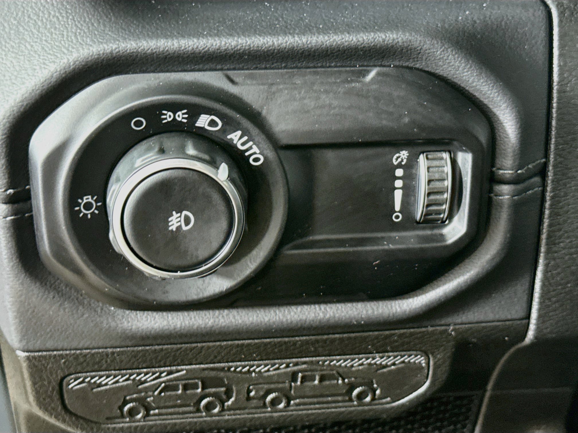 Used 2025 Jeep Wrangler Unlimited Rubicon AWD/4WD image 9