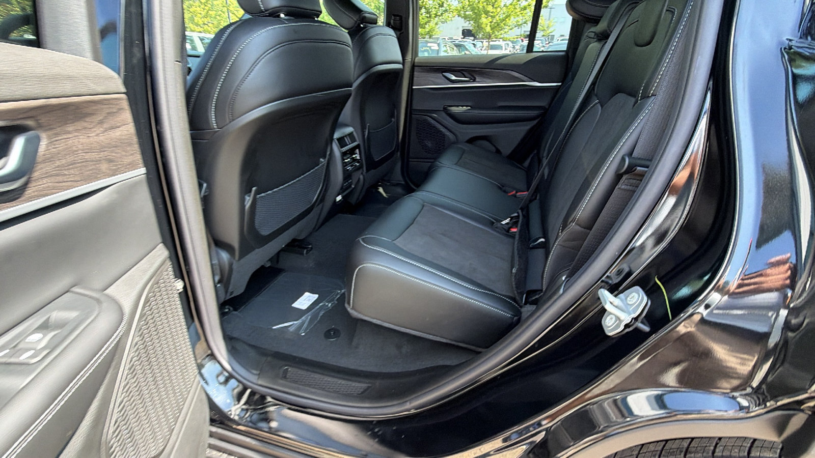 New 2026 Jeep Grand Cherokee Altitude AWD/4WD image 20