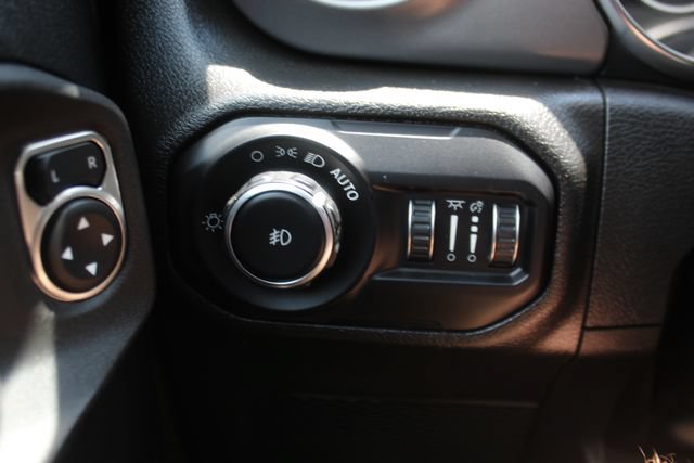 Used 2022 Jeep Wrangler Unlimited Sport AWD/4WD image 16