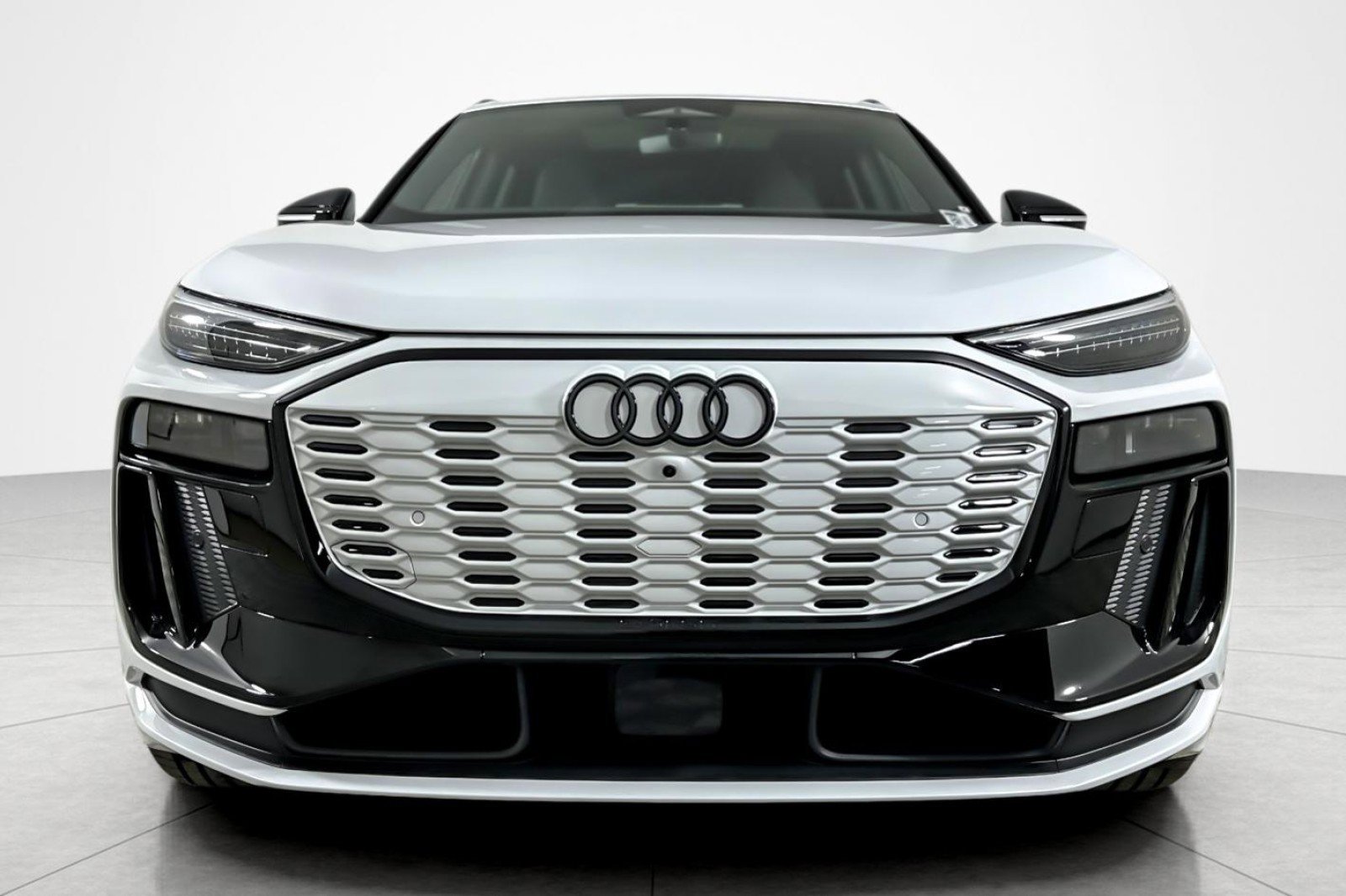 New 2025 Audi SQ6 e-tron Premium Plus AWD/4WD image 8