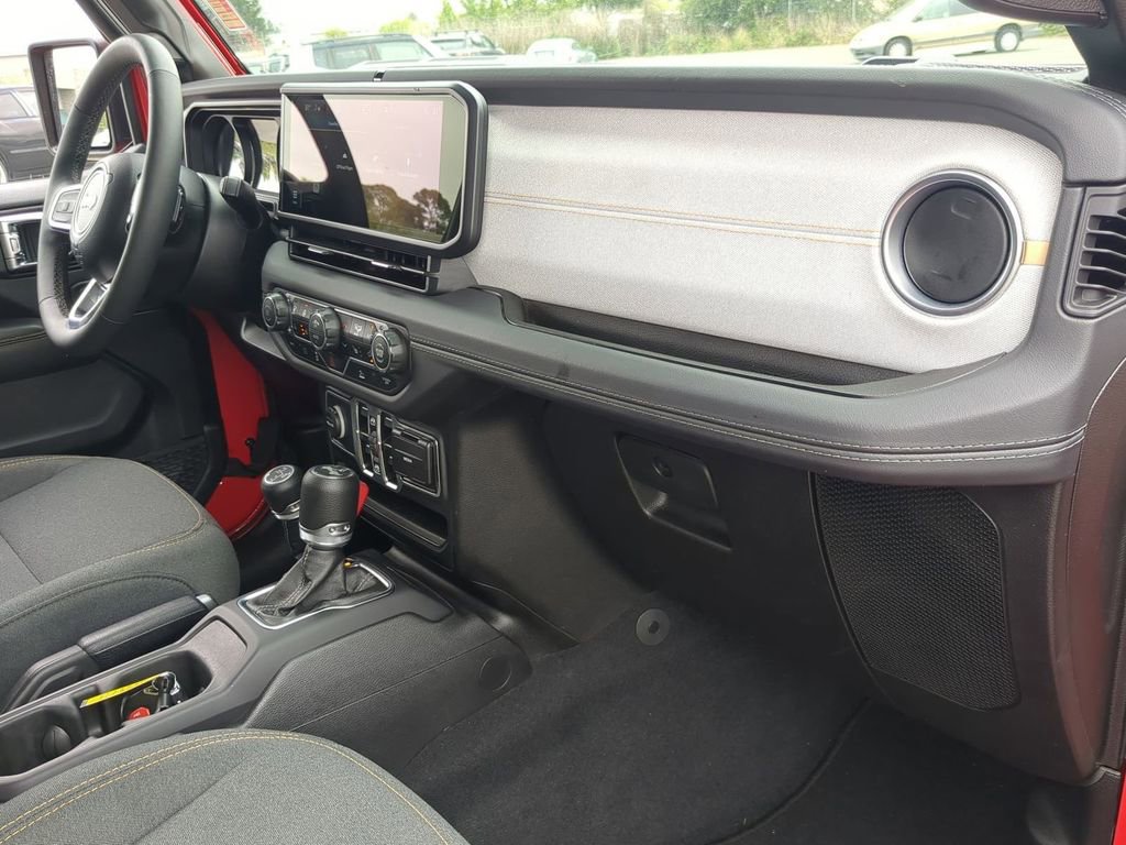 Used 2025 Jeep Wrangler Unlimited Sahara image 19
