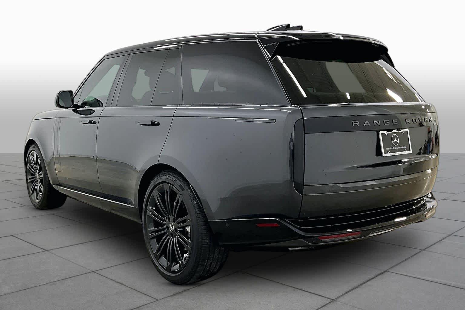 Used 2025 Land Rover Range Rover SE AWD/4WD image 12