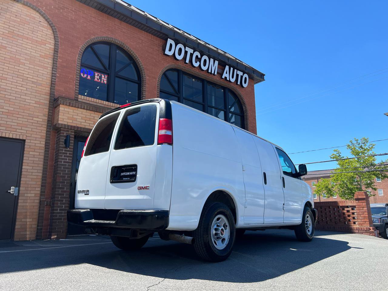Used 2017 GMC Savana 2500 RWD image 12