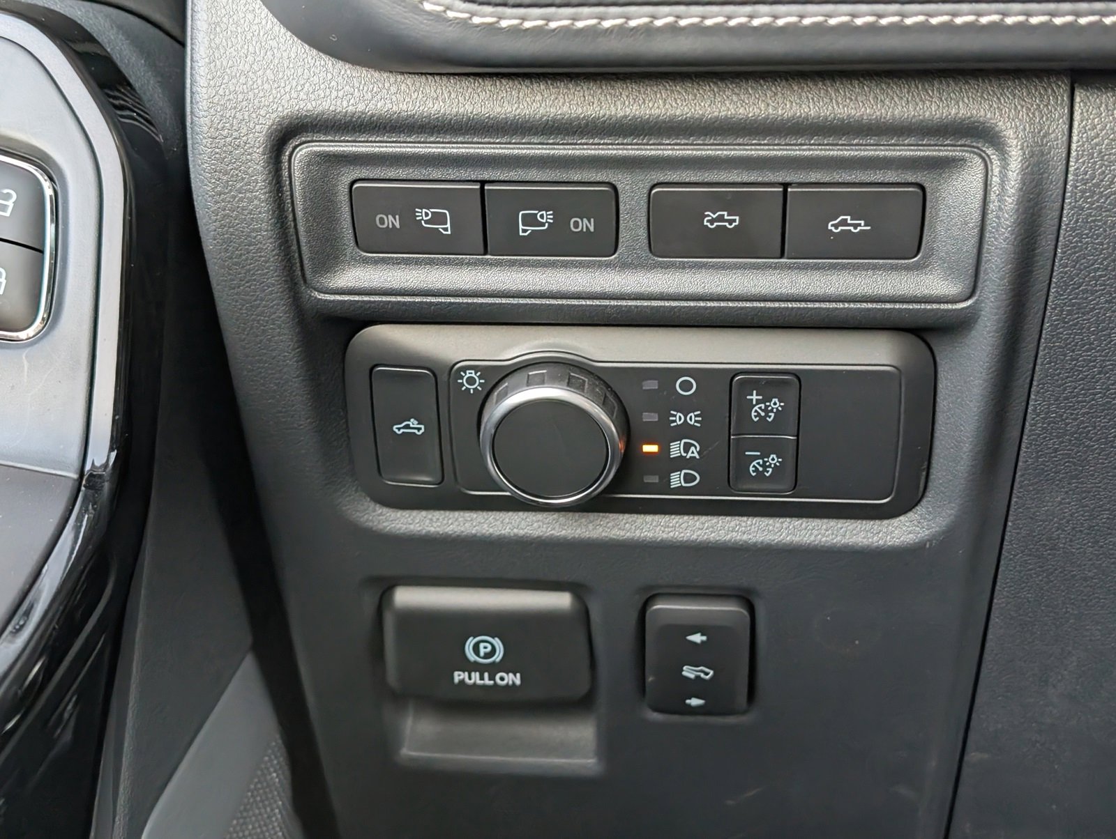 Used 2022 Ford F150 Lightning Platinum image 24