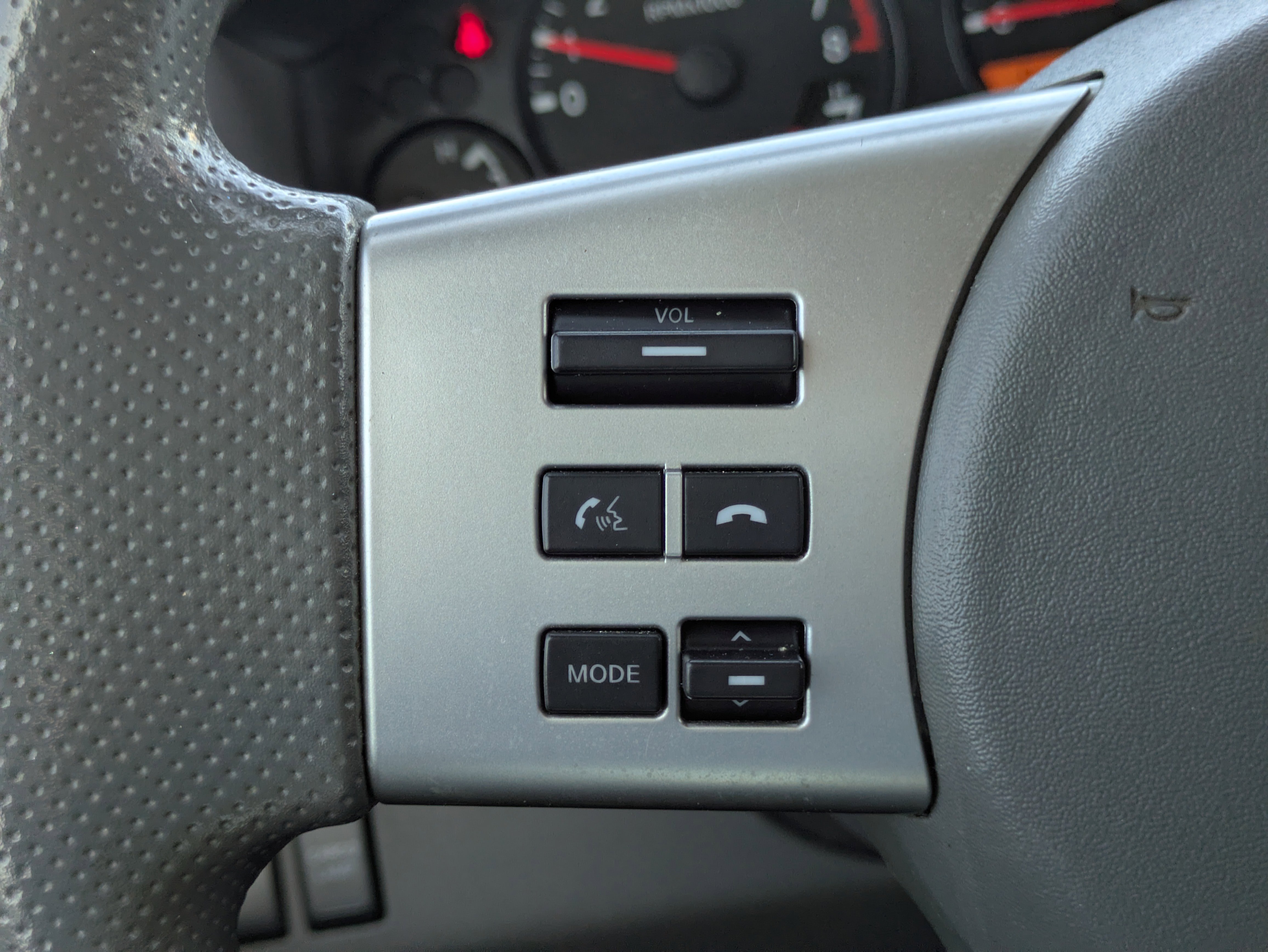 Used 2015 Nissan Frontier SV image 13