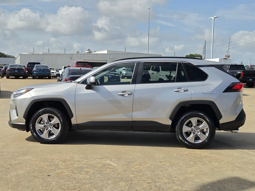Used 2025 Toyota RAV4 XLE FWD image 6